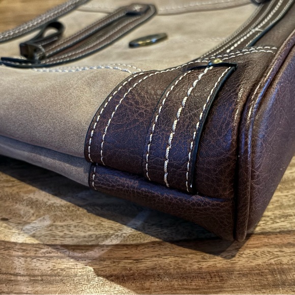 BOC Taupe Purse with Convertible Strap and Cell Phone Power Bank, Like New!! - Picture 7 of 13